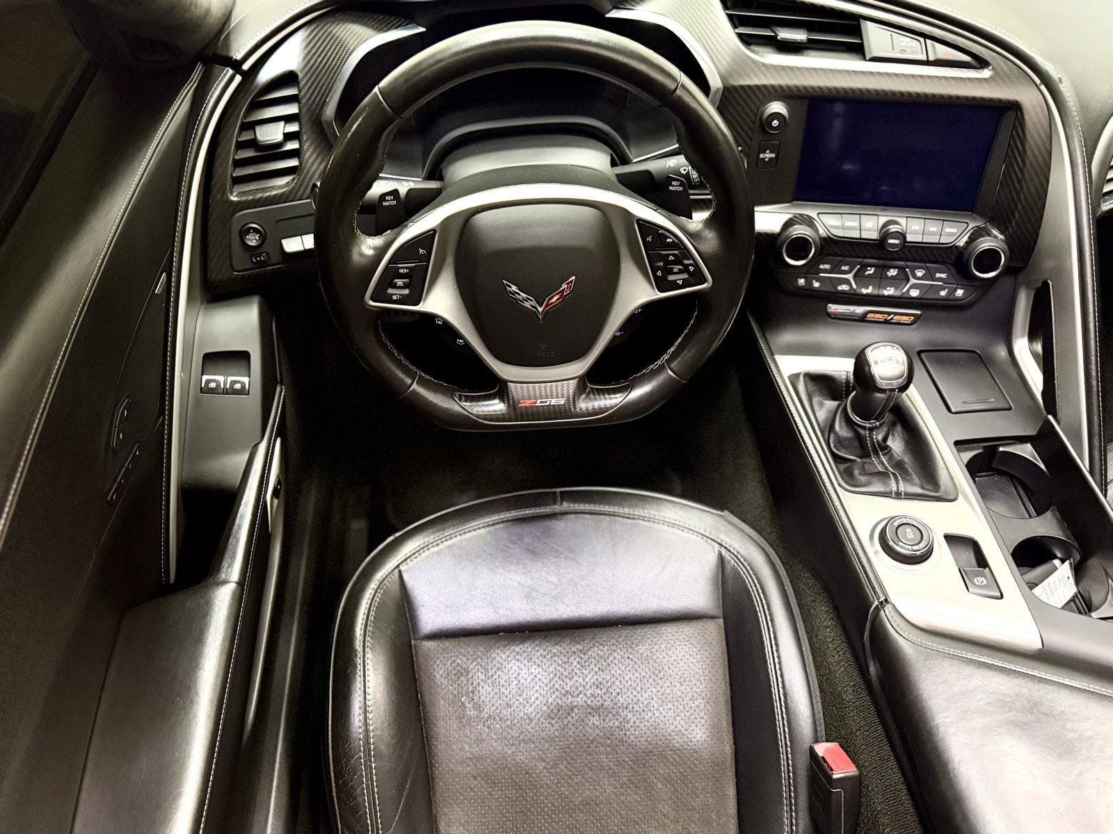 Used 2015 Chevrolet Corvette Z06 w/ 3LZ Preferred Equipment Group RWD image 2