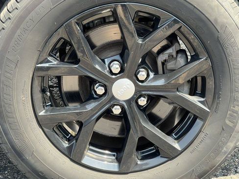 Used 2023 Jeep Grand Cherokee L Limited AWD/4WD image 9