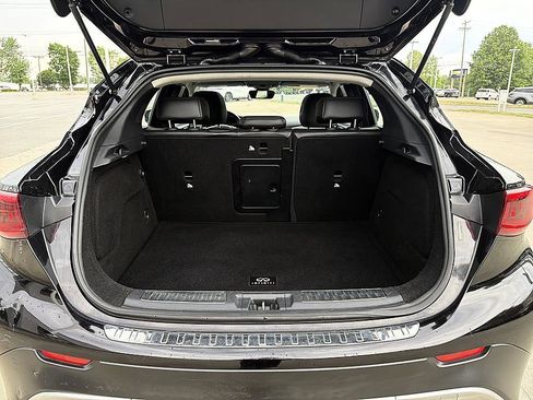 Used 2017 INFINITI QX30 Premium w/ Cargo Package AWD/4WD image 19