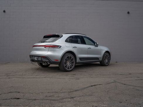 Certified 2026 Porsche Macan AWD/4WD image 7