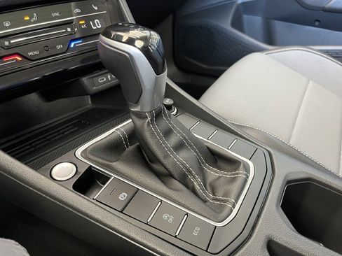 Used 2025 Volkswagen Jetta SE image 16