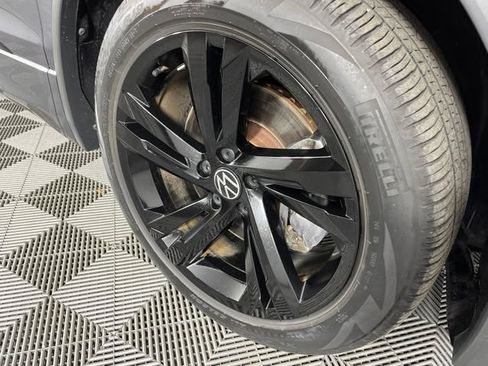 Used 2023 Volkswagen Tiguan SE R-Line FWD image 15