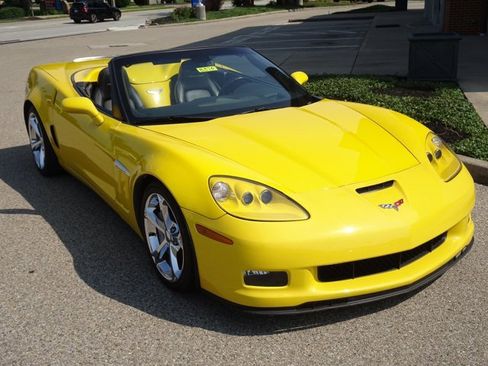 Used 2011 Chevrolet Corvette Grand Sport w/ Preferred Equipment Group image 2