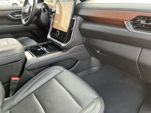 Used 2025 GMC Yukon Denali image 23