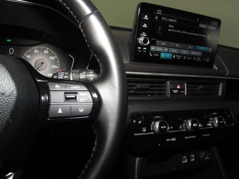 Certified 2024 Honda Pilot EX-L image 6