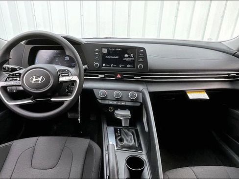 New 2026 Hyundai Elantra SE FWD image 6
