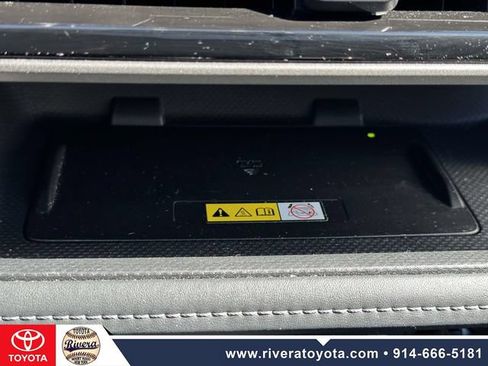 Used 2023 Toyota Highlander XLE AWD/4WD image 28