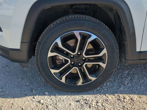 Used 2024 Jeep Compass Limited image 31