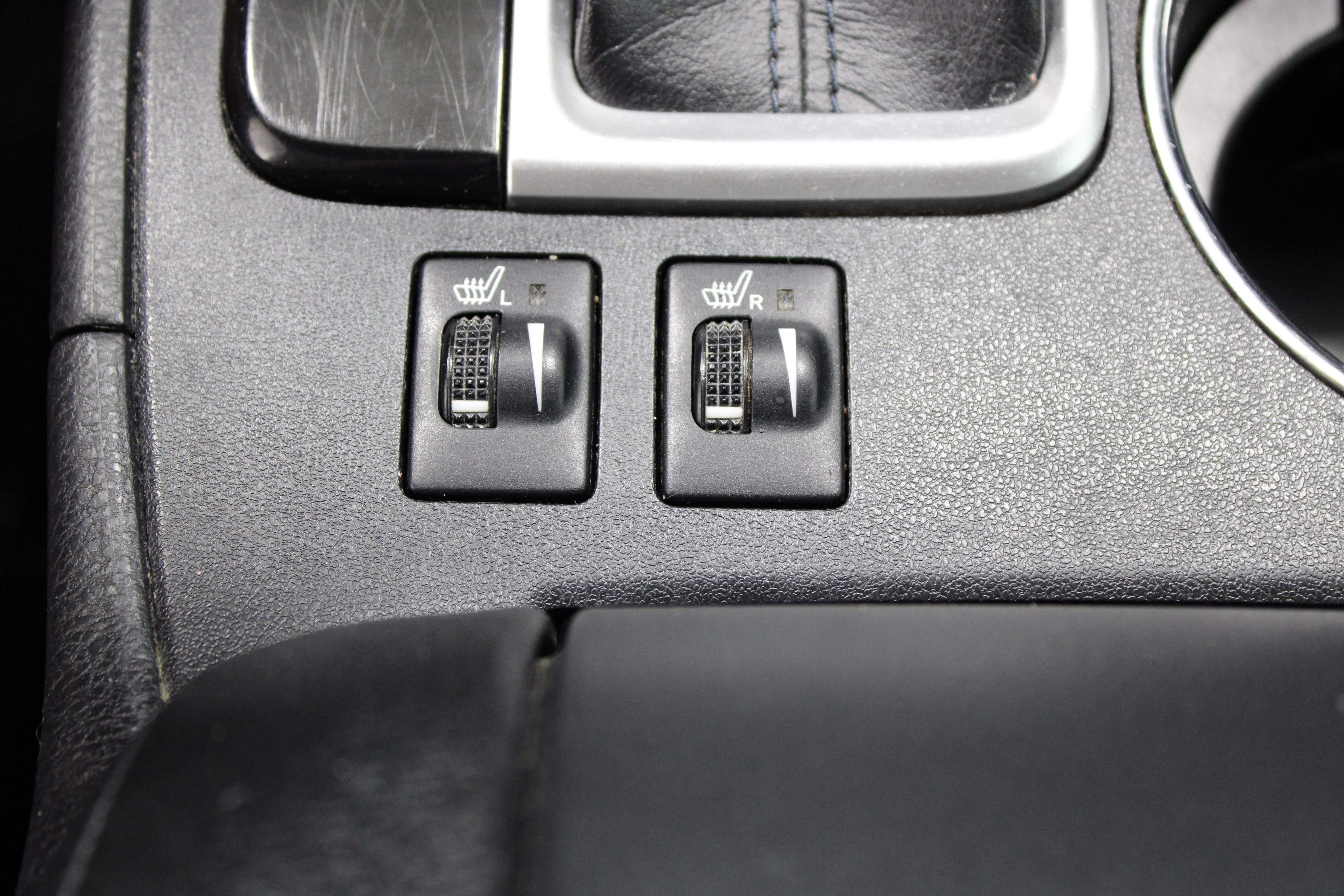 Used 2019 Toyota Highlander XLE FWD image 23