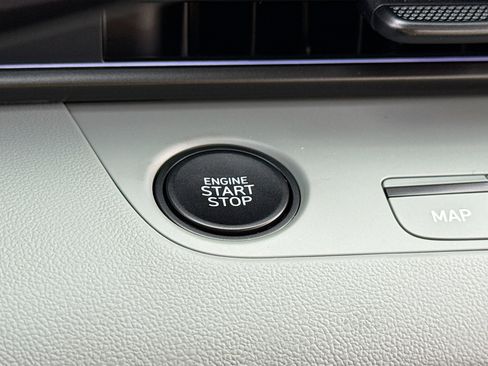 New 2026 Hyundai Elantra Limited FWD image 8