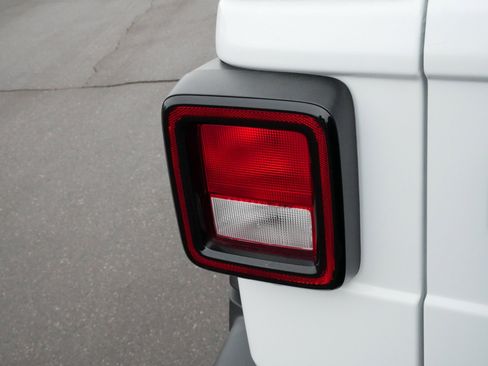 Used 2022 Jeep Wrangler Sport S image 17