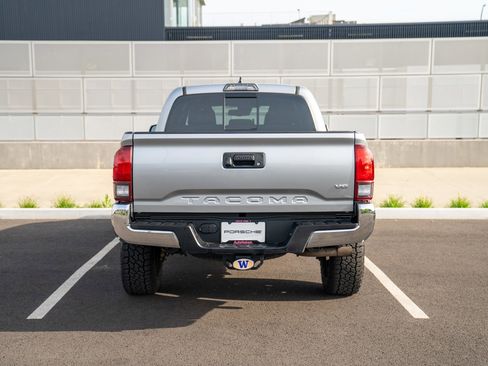 Used 2018 Toyota Tacoma TRD Off-Road AWD/4WD image 7