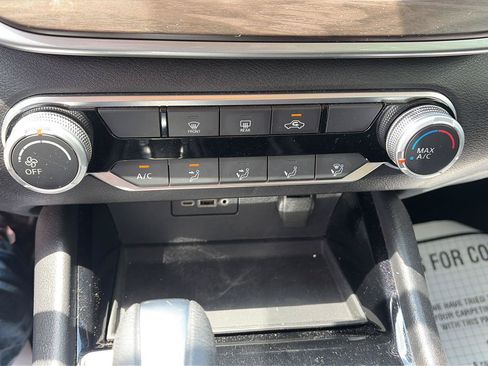 Used 2024 Nissan Altima 2.5 SV FWD image 18