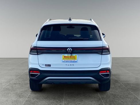 Used 2025 Volkswagen Taos SE image 4