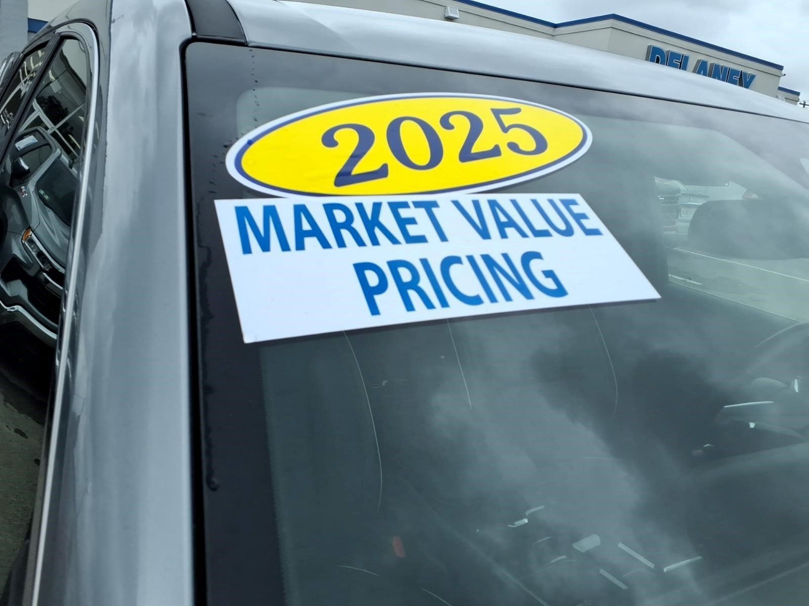Used 2025 Buick Enclave Preferred AWD/4WD image 9
