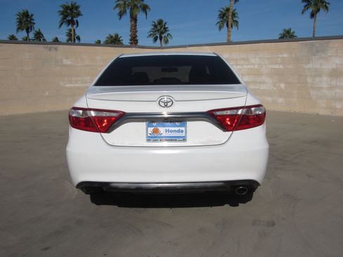 Used 2016 Toyota Camry image 7