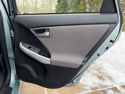 Used 2013 Toyota Prius Plug-In Hybrid image 30