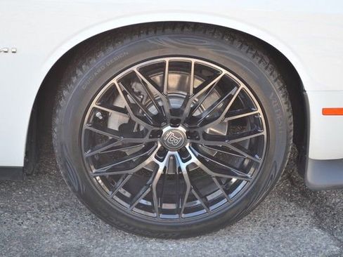 Used 2022 Dodge Challenger R/T image 10