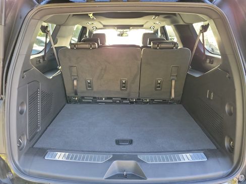 Used 2023 Chevrolet Suburban RST RWD image 13