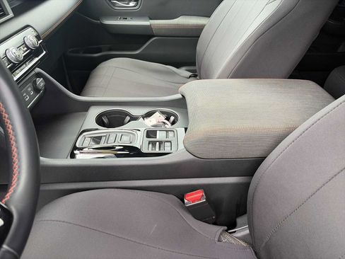 Used 2025 Honda Pilot Sport image 21