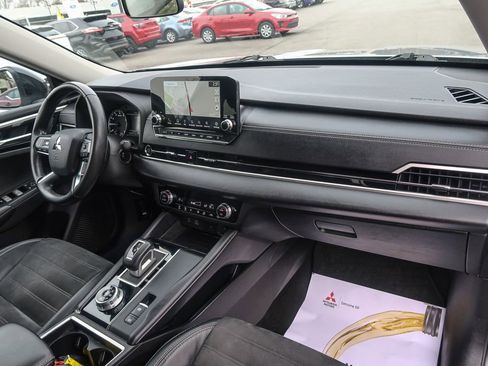 Used 2022 Mitsubishi Outlander SE image 21
