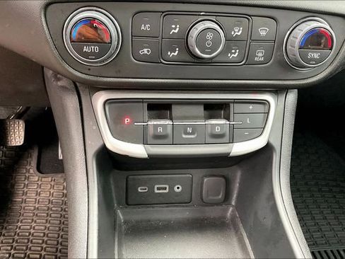 Used 2024 GMC Terrain SLE w/ Driver Convenience Package FWD image 15