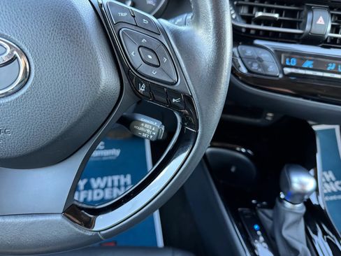 Used 2020 Toyota C-HR Limited FWD image 28