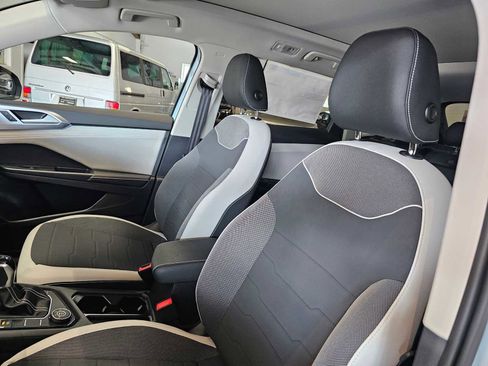 New 2025 Volkswagen Taos SE image 21