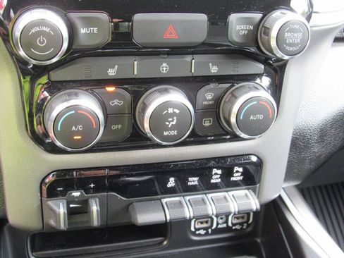 Used 2022 RAM 1500 Big Horn AWD/4WD image 30