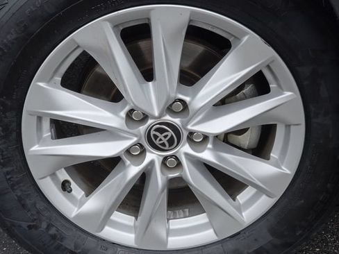 Used 2022 Toyota Corolla Cross LE AWD/4WD image 8