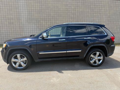 Used 2011 Jeep Grand Cherokee Overland AWD/4WD image 8