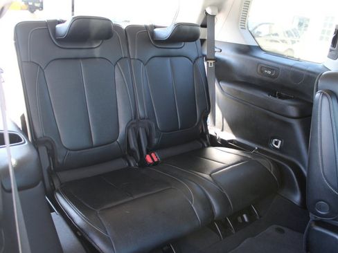 Used 2023 Jeep Grand Cherokee L Limited w/ Black Appearance Package image 34