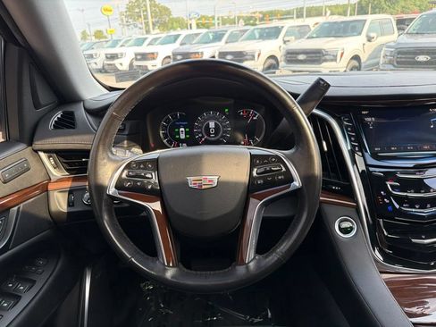 Used 2019 Cadillac Escalade Luxury AWD/4WD image 26
