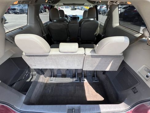 Used 2014 Toyota Sienna XLE FWD image 22