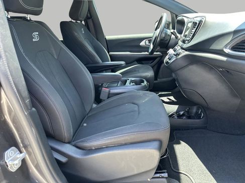 Used 2019 Chrysler Pacifica Touring Plus w/ S Appearance Package FWD image 27