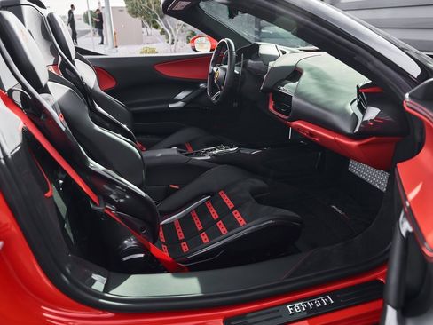 Used 2022 Ferrari SF90 Spider image 36