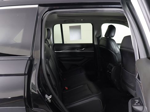 Used 2023 Jeep Grand Cherokee Limited AWD/4WD image 34