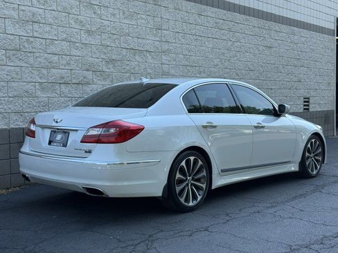 Used 2013 Hyundai Genesis 5.0 R-Spec RWD image 3