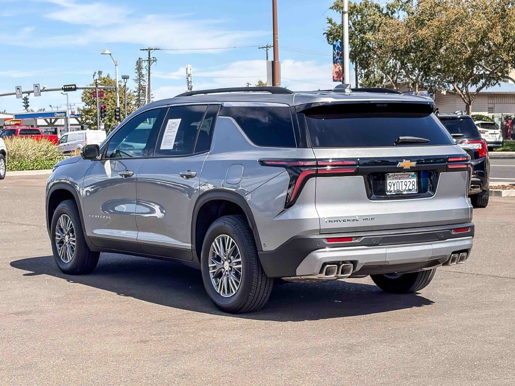 Used 2026 Chevrolet Traverse LT w/ Enhanced Driving Package AWD/4WD image 2