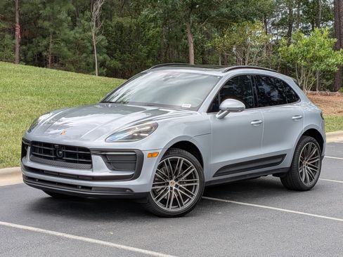 Certified 2026 Porsche Macan AWD/4WD image 1