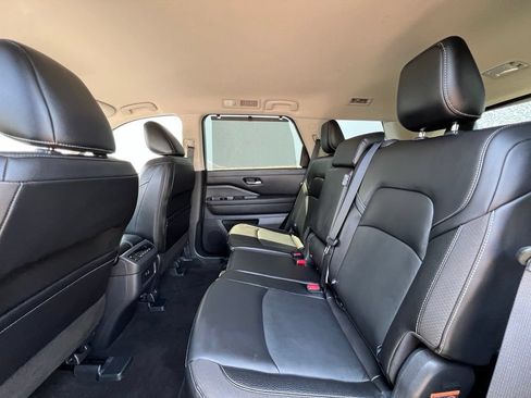 Certified 2024 Nissan Pathfinder SL AWD/4WD image 13