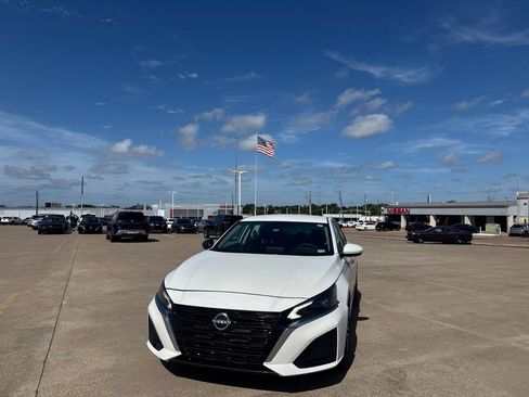 Certified 2024 Nissan Altima 2.5 SV FWD image 5