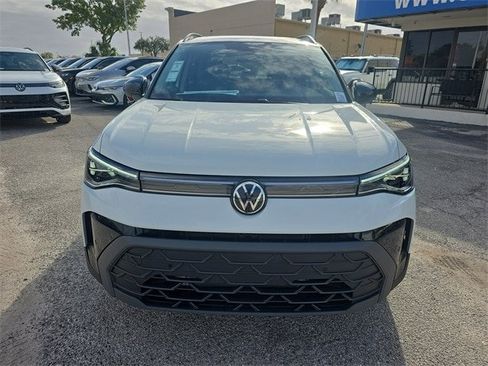 New 2026 Volkswagen Taos SE image 2