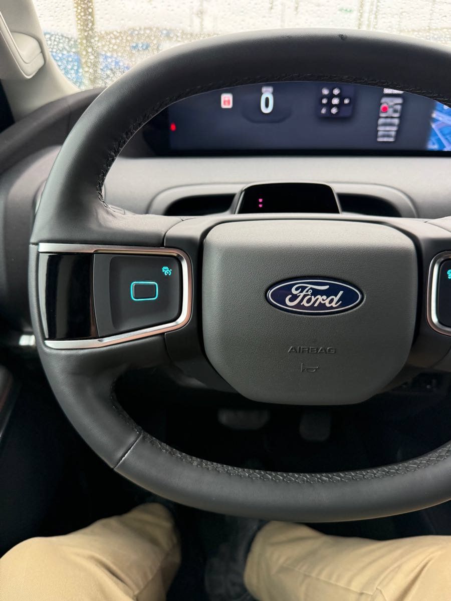 Used 2025 Ford Expedition Active AWD/4WD image 16