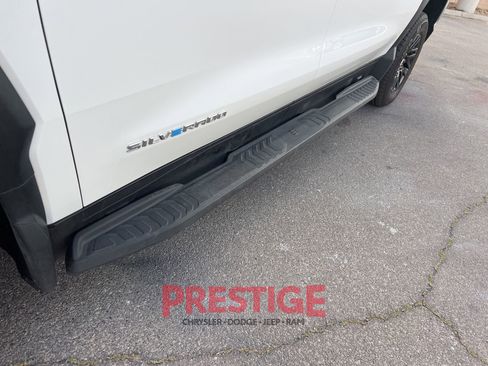 Used 2024 Chevrolet Silverado EV W/T image 11