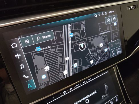 Used 2023 Audi Q8 Premium Plus image 23