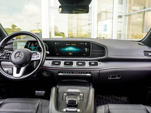 Used 2023 Mercedes-Benz GLS 580 4MATIC image 5