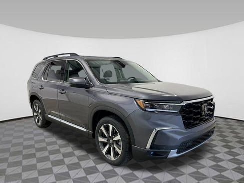 New 2025 Honda Pilot Touring image 7