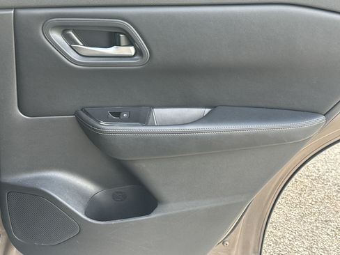 Used 2025 Nissan Rogue SV AWD/4WD image 16