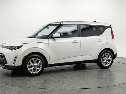 Used 2025 Kia Soul LX w/ LX Technology Package FWD image 3